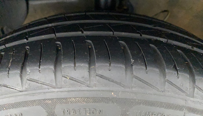 2021 Hyundai AURA S CNG, CNG, Manual, 42,531 km, Left Front Tyre Tread