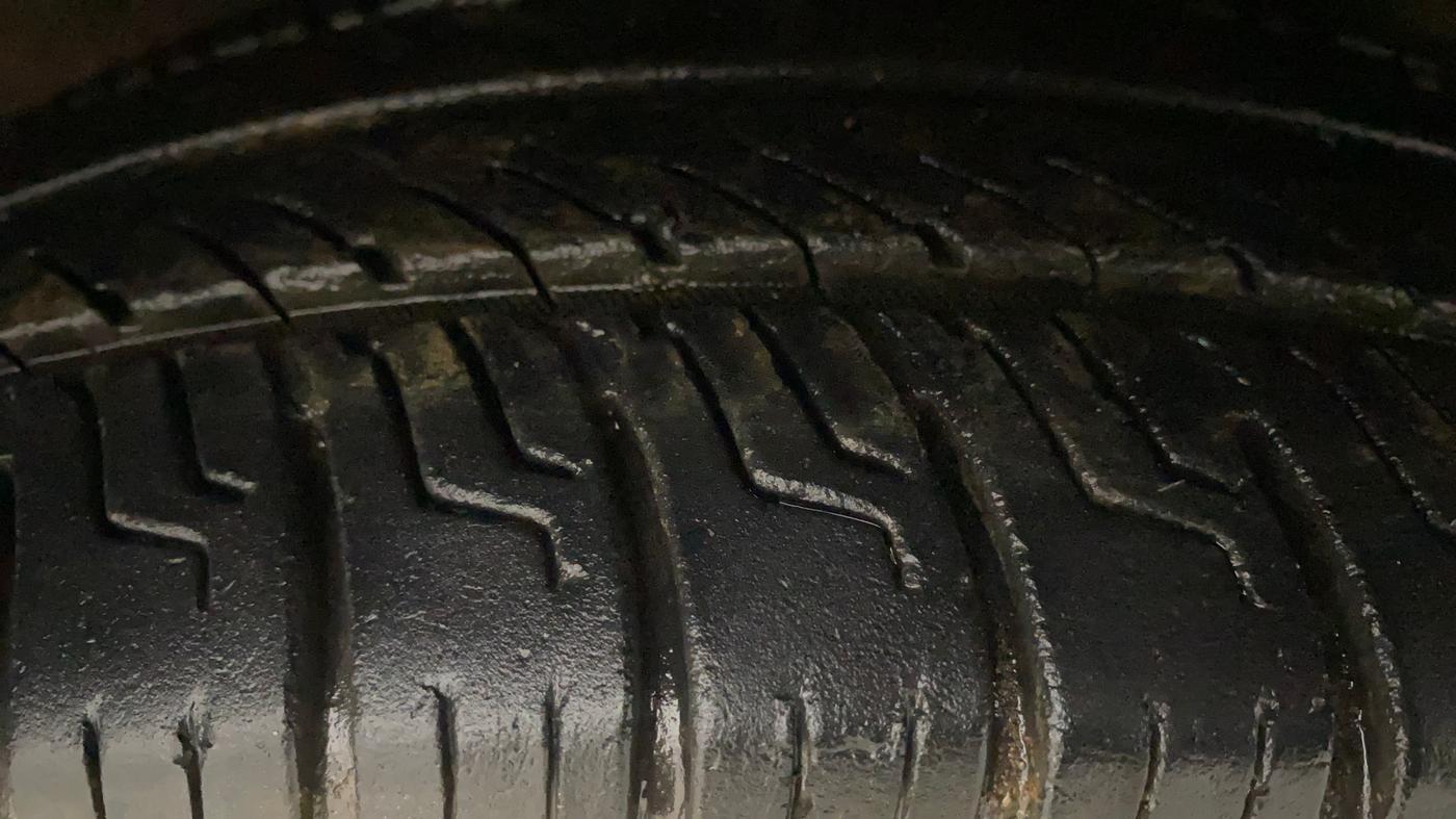 2013 Honda Brio S MT, Petrol, Manual, 75,030 km, Right Front Tyre Tread