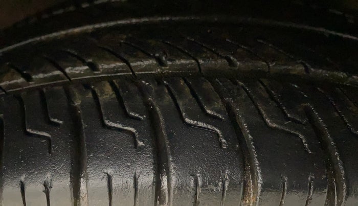 2013 Honda Brio S MT, Petrol, Manual, 74,627 km, Right Front Tyre Tread