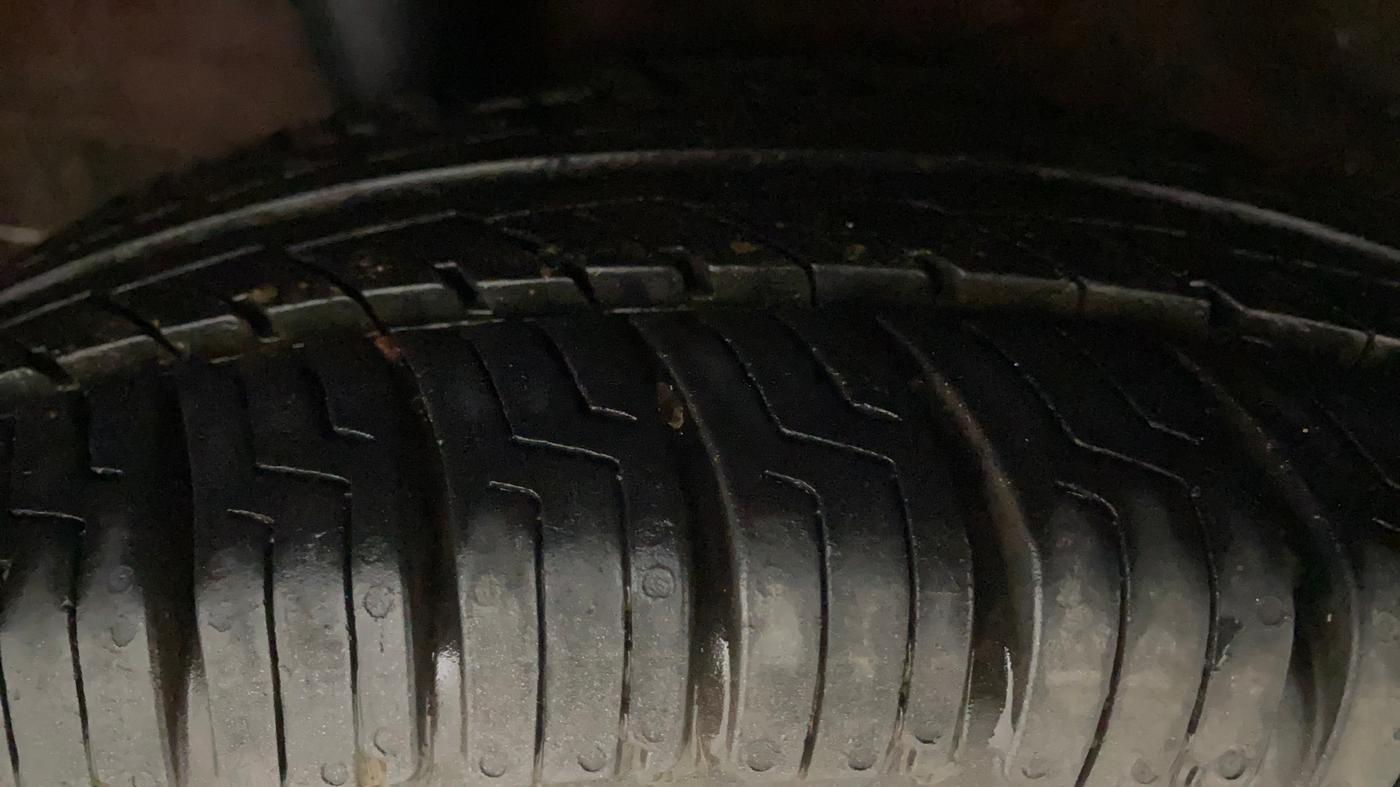2013 Honda Brio S MT, Petrol, Manual, 75,030 km, Right Rear Tyre Tread