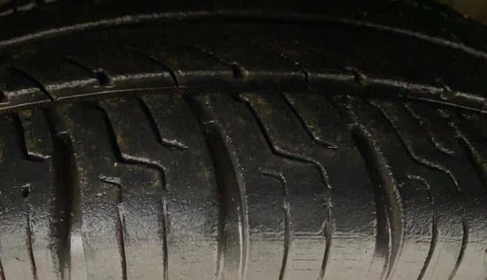 2013 Honda Brio S MT, Petrol, Manual, 74,627 km, Left Front Tyre Tread