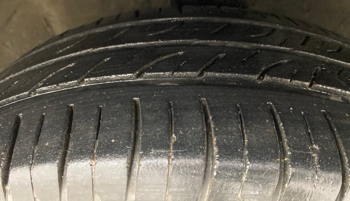 2010 Hyundai i20 SPORTZ 1.2 O, Petrol, Manual, 92,215 km, Right Front Tyre Tread