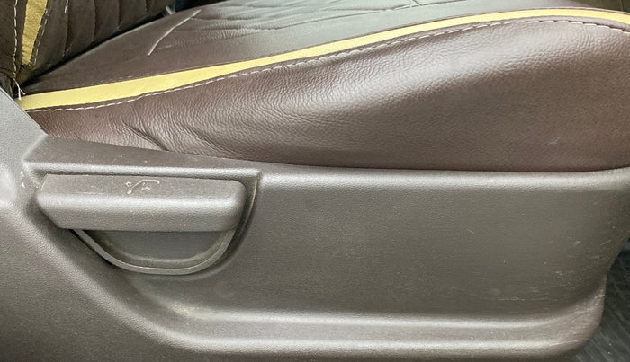 2010 Hyundai i20 SPORTZ 1.2 O, Petrol, Manual, 92,215 km, Driver Side Adjustment Panel