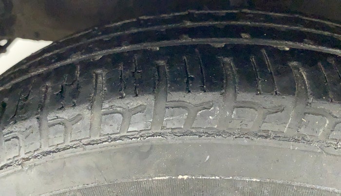 2010 Hyundai i10 MAGNA 1.2, Petrol, Manual, 17,835 km, Left Front Tyre Tread