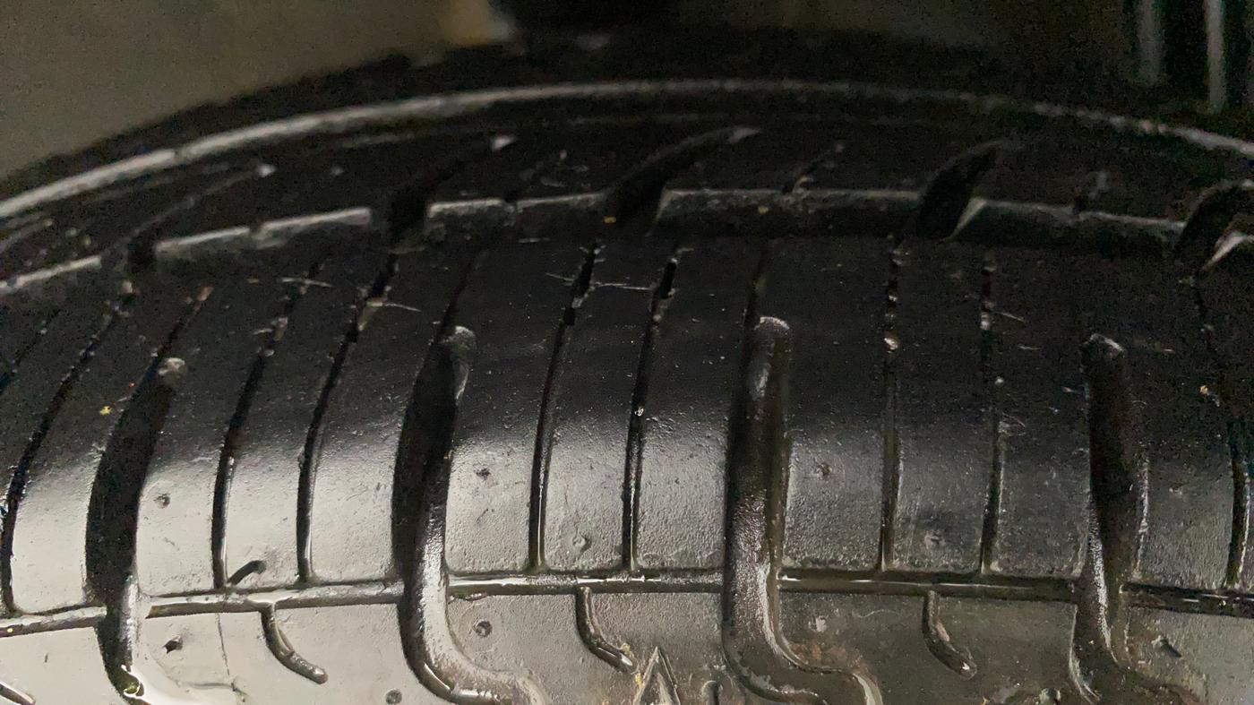 2018 Renault Kwid CLIMBER 1.0 AMT, Petrol, Automatic, 30,379 km, Right Rear Tyre Tread