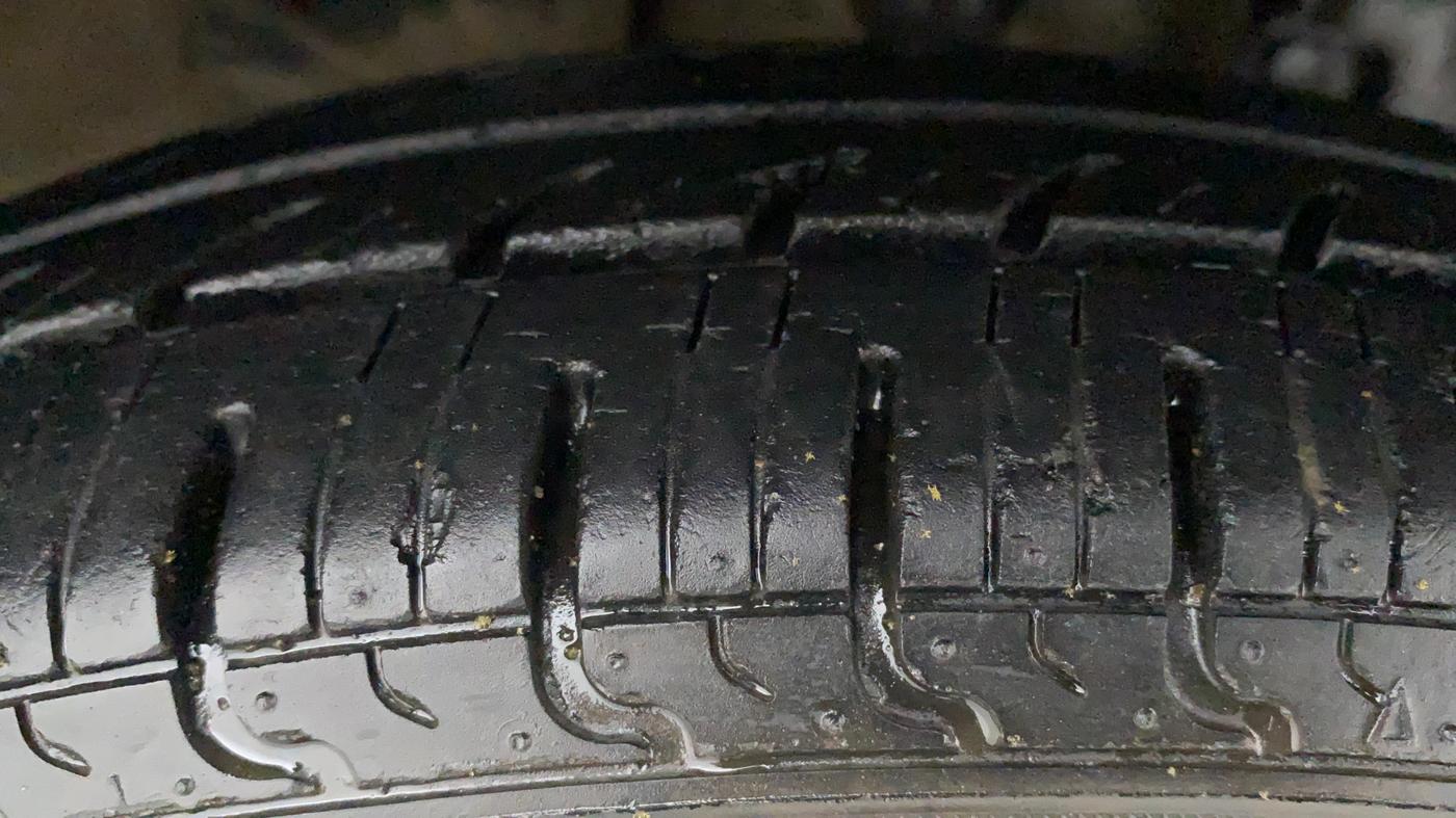 2018 Renault Kwid CLIMBER 1.0 AMT, Petrol, Automatic, 30,379 km, Right Front Tyre Tread