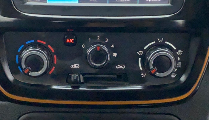 2018 Renault Kwid CLIMBER 1.0 AMT, Petrol, Automatic, 30,379 km, Dashboard - Air Re-circulation knob is not working