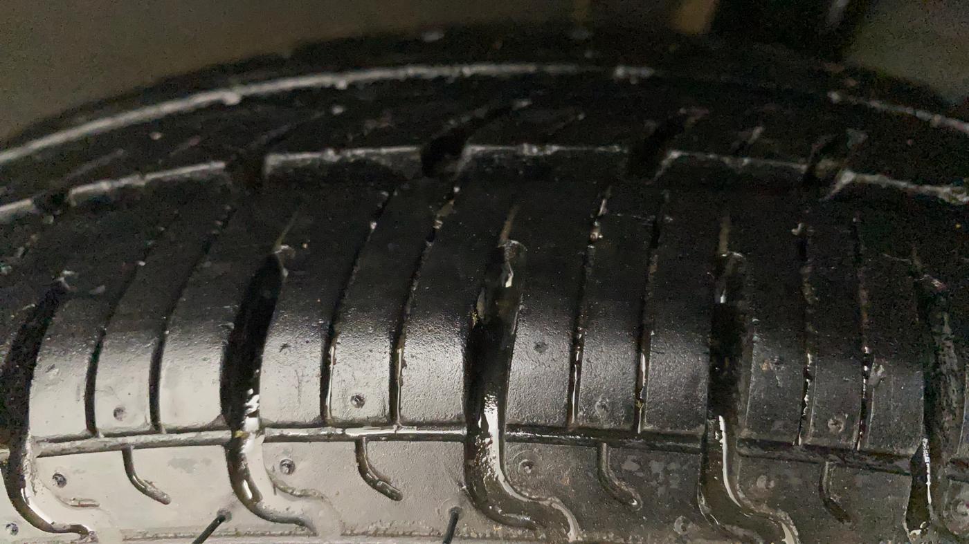 2018 Renault Kwid CLIMBER 1.0 AMT, Petrol, Automatic, 30,379 km, Left Rear Tyre Tread