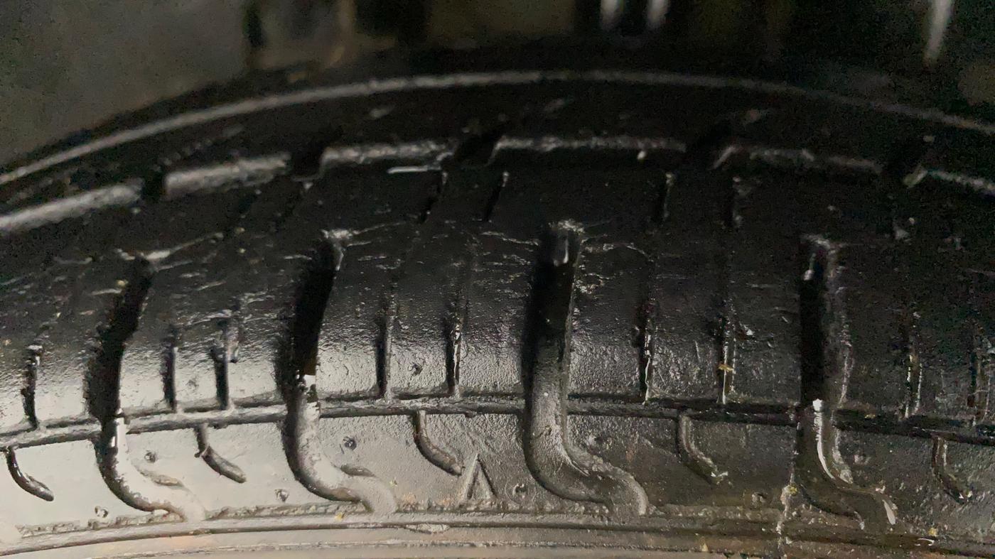 2018 Renault Kwid CLIMBER 1.0 AMT, Petrol, Automatic, 30,379 km, Left Front Tyre Tread