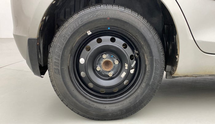 2014 Maruti Swift VXI, Petrol, Manual, 33,841 km, Right Rear Wheel