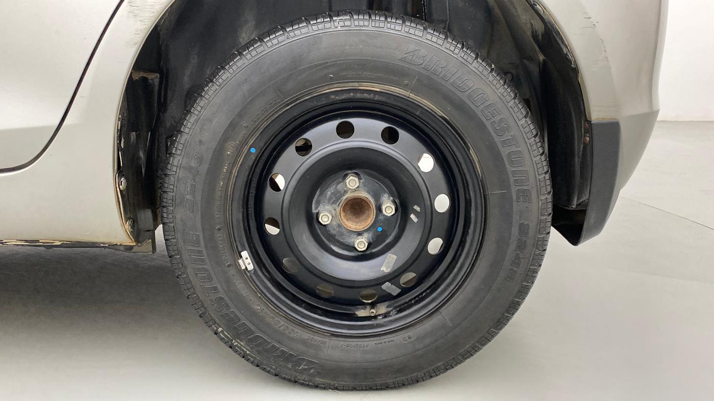 2014 Maruti Swift VXI, Petrol, Manual, 33,841 km, Left Rear Wheel