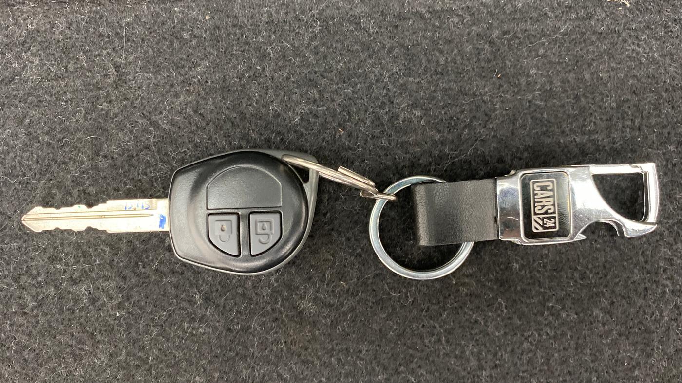 2014 Maruti Swift VXI, Petrol, Manual, 33,841 km, Key Close Up