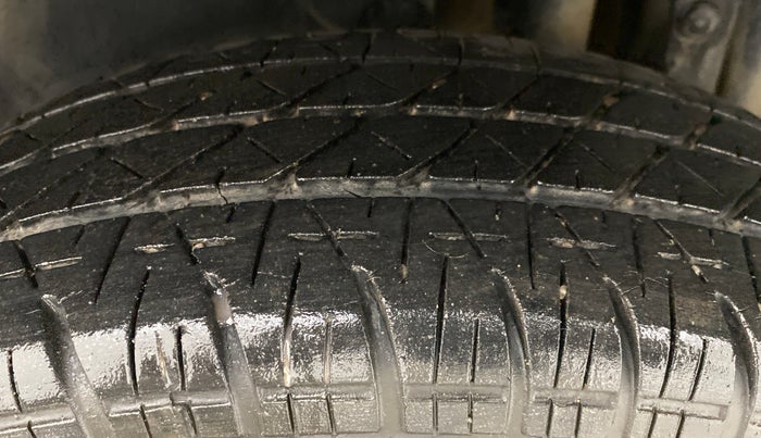 2014 Maruti Swift VXI, Petrol, Manual, 33,841 km, Left Rear Tyre Tread