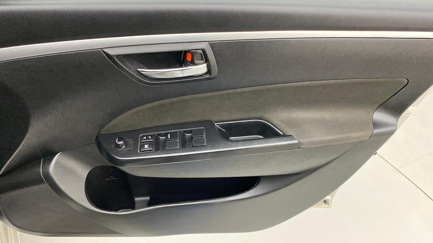 2014 Maruti Swift VXI, Petrol, Manual, 33,841 km, Driver Side Door Panels Control
