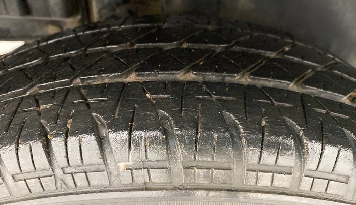 2014 Maruti Swift VXI, Petrol, Manual, 33,841 km, Right Rear Tyre Tread