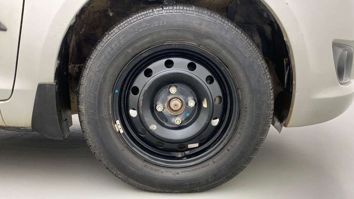 2014 Maruti Swift VXI, Petrol, Manual, 33,841 km, Right Front Wheel