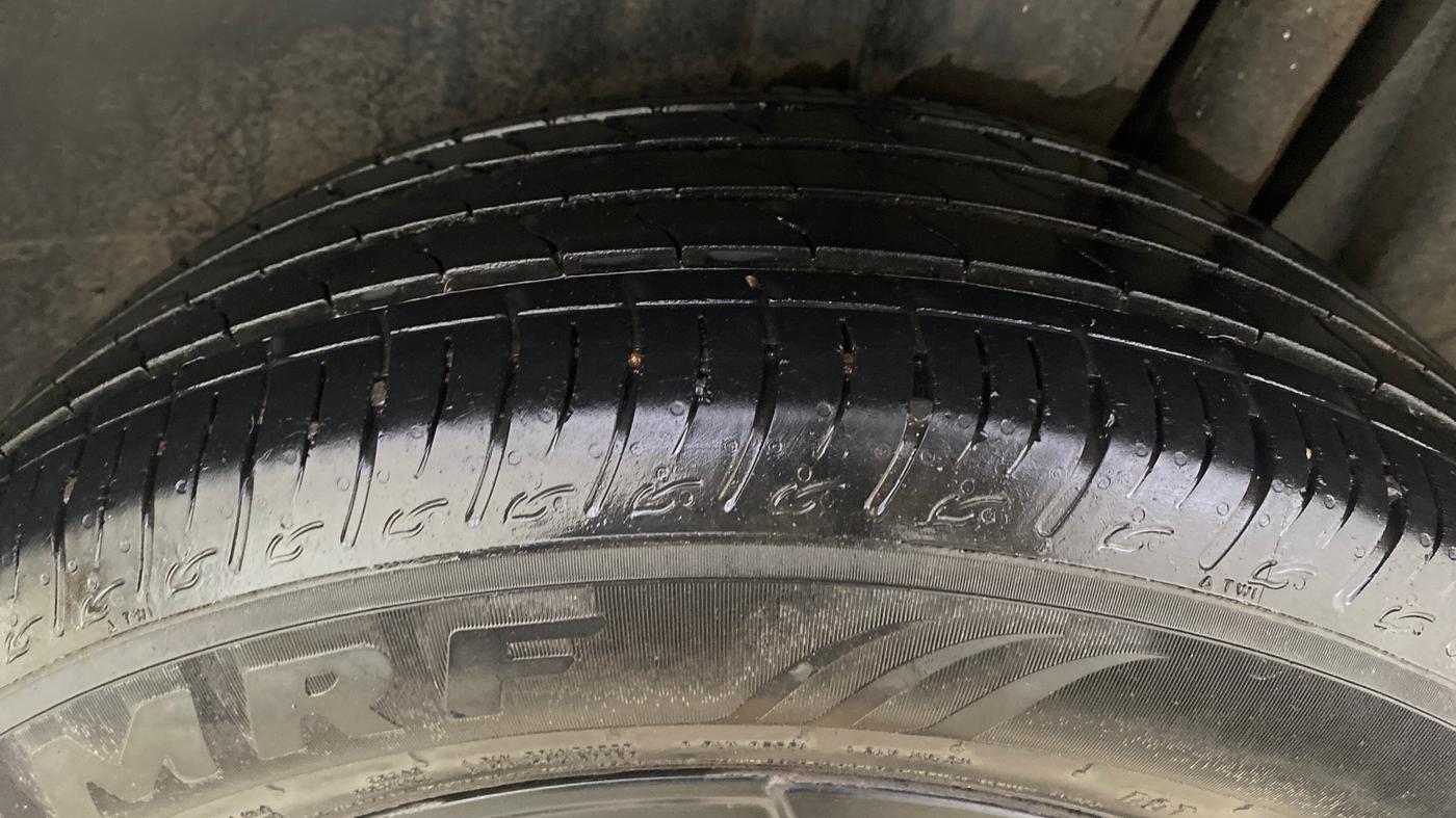 2023 Maruti BREZZA ZXI AT SMART HYBRID, Petrol, Automatic, 23,891 km, Left Rear Tyre Tread