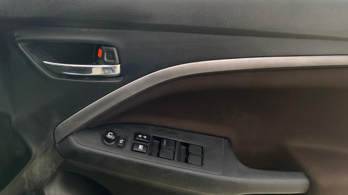 2023 Maruti BREZZA ZXI AT SMART HYBRID, Petrol, Automatic, 23,891 km, Driver Side Door Panels Control