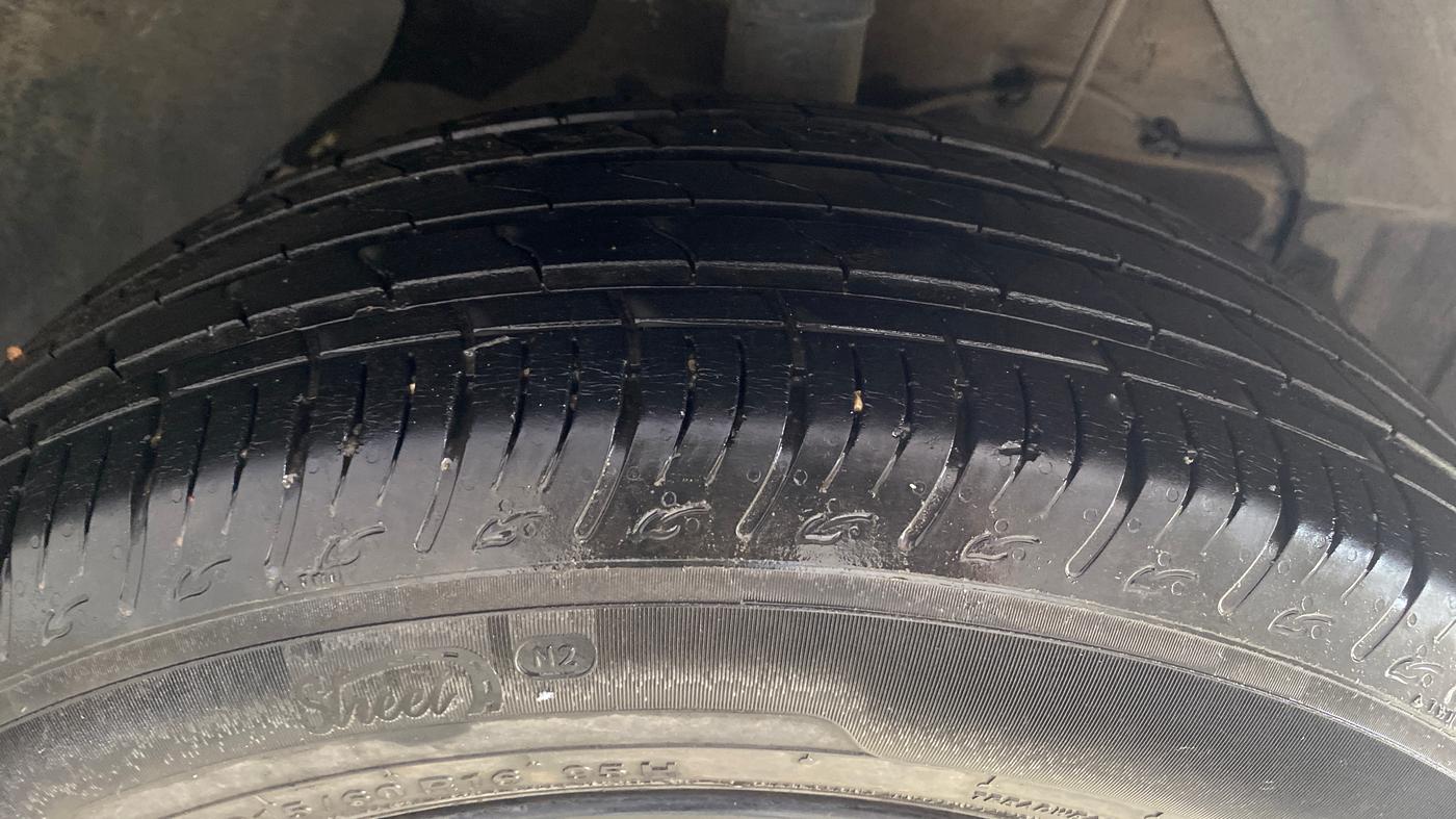 2023 Maruti BREZZA ZXI AT SMART HYBRID, Petrol, Automatic, 23,891 km, Right Front Tyre Tread