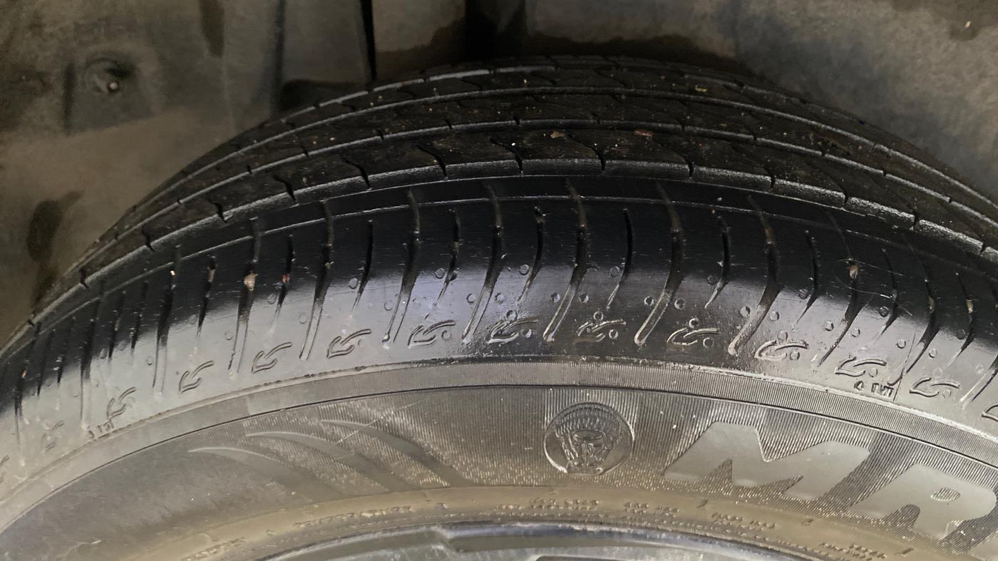 2023 Maruti BREZZA ZXI AT SMART HYBRID, Petrol, Automatic, 23,891 km, Right Rear Tyre Tread