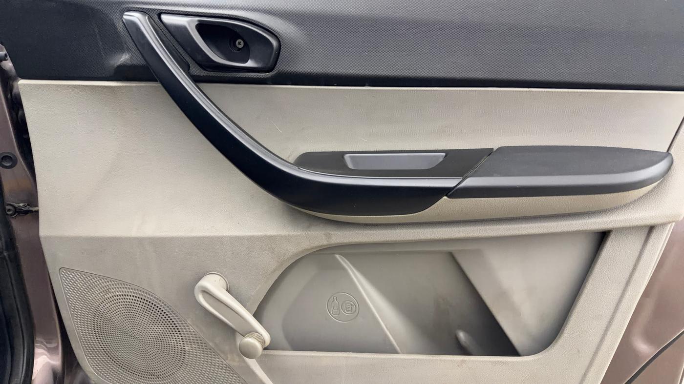 2017 Tata Tiago XE PETROL, CNG, Manual, 82,008 km, Driver Side Door Panels Control