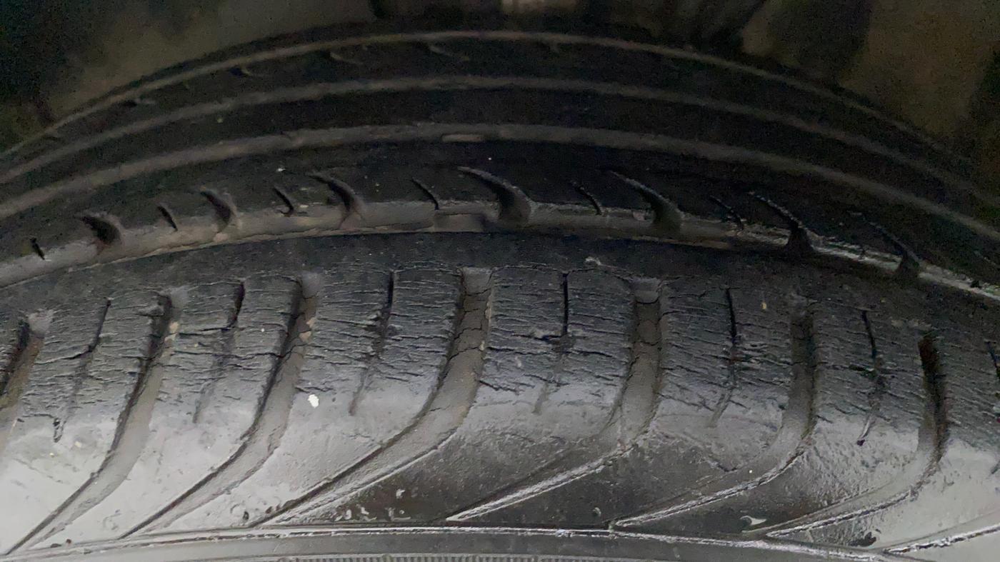 2013 Volkswagen Polo HIGHLINE1.2L PETROL, Petrol, Manual, 30,322 km, Right Front Tyre Tread