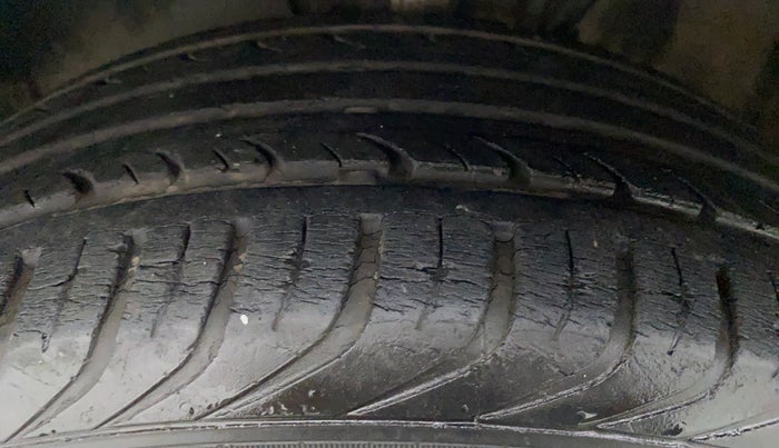 2013 Volkswagen Polo HIGHLINE1.2L PETROL, Petrol, Manual, 30,322 km, Right Front Tyre Tread