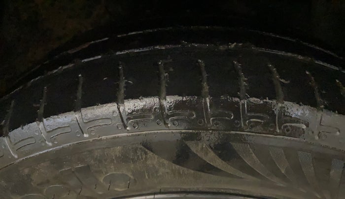 2021 Hyundai GRAND I10 NIOS SPORTZ 1.2 KAPPA VTVT, Petrol, Manual, 93,240 km, Right Front Tyre Tread