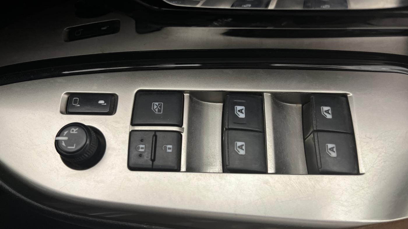 2019 Toyota Innova Crysta 2.7 ZX AT 7 STR, Petrol, Automatic, 66,049 km, Driver Side Door Panels Control