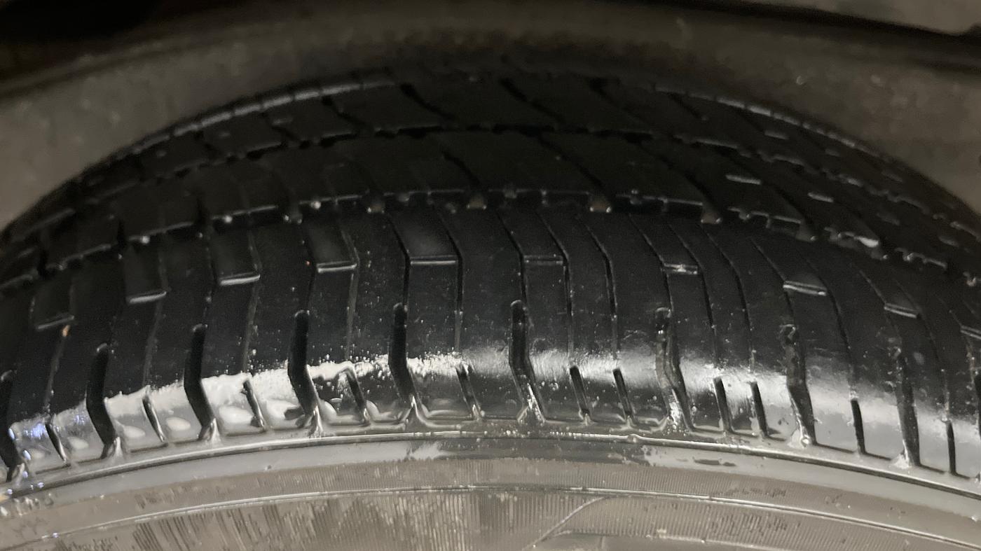 2019 Toyota Innova Crysta 2.7 ZX AT 7 STR, Petrol, Automatic, 66,049 km, Right Rear Tyre Tread