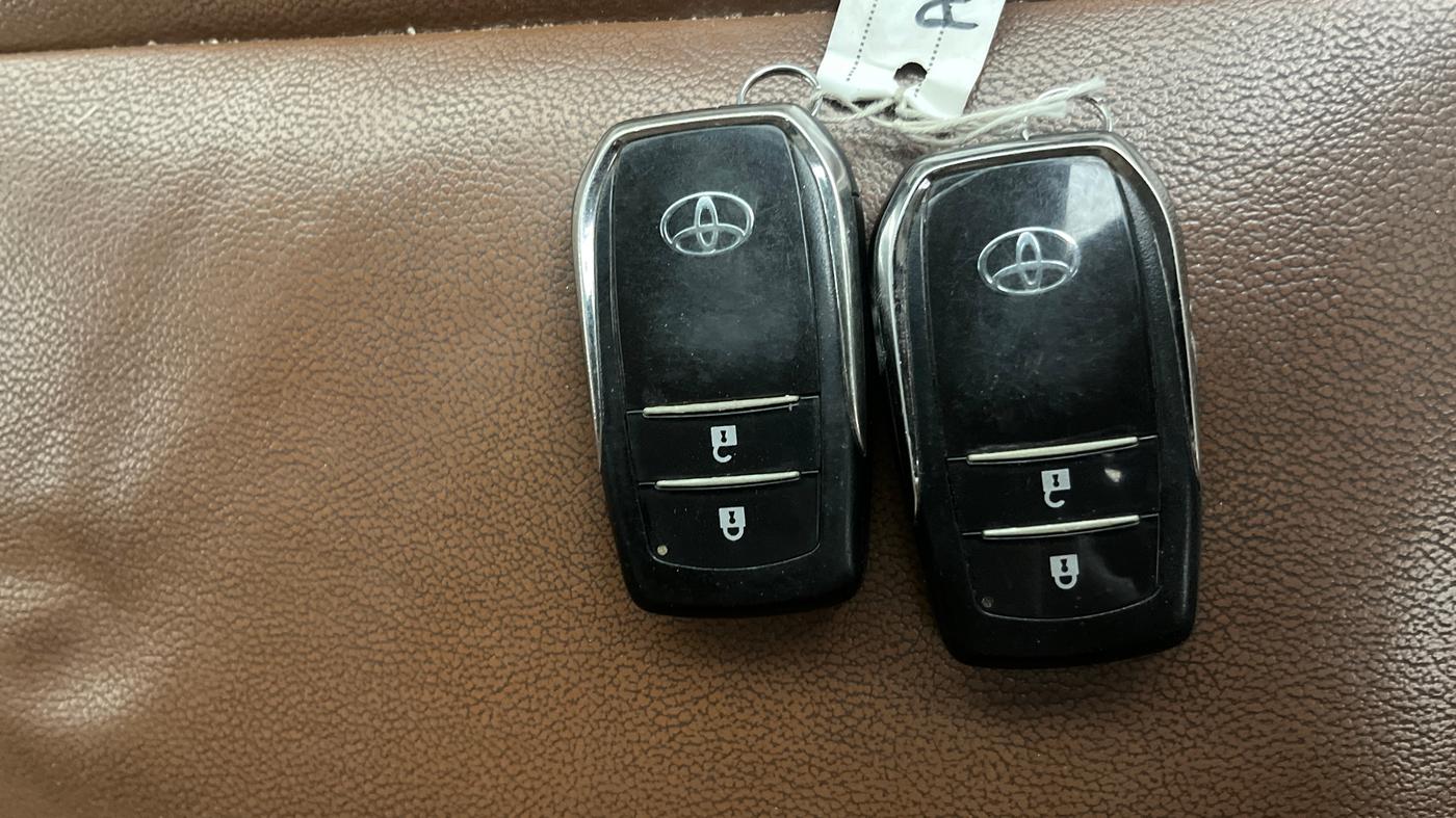 2019 Toyota Innova Crysta 2.7 ZX AT 7 STR, Petrol, Automatic, 66,049 km, Key Close Up
