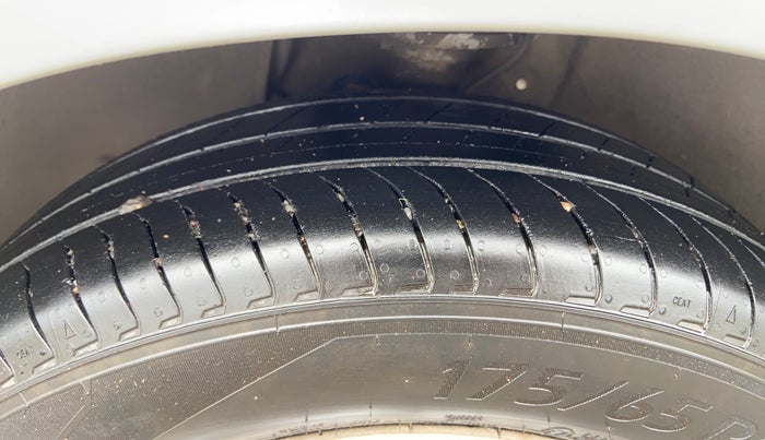 2017 Maruti IGNIS DELTA 1.2, Petrol, Manual, 76,129 km, Left Front Tyre Tread