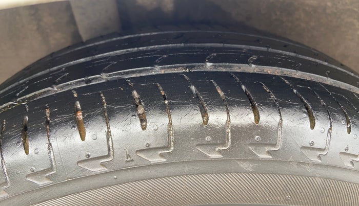 2017 Maruti IGNIS DELTA 1.2, Petrol, Manual, 76,129 km, Right Rear Tyre Tread