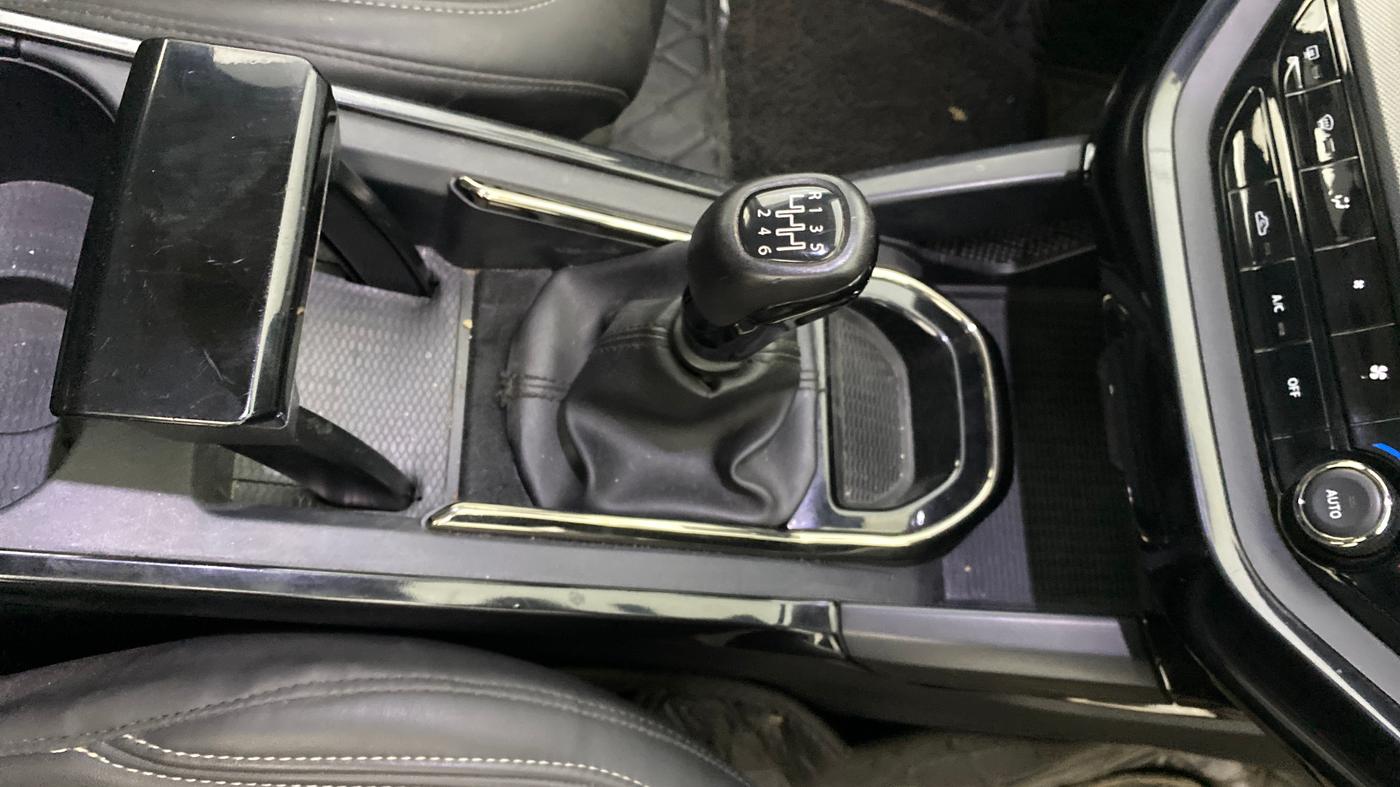 2023 Tata Harrier XT PLUS 2.0L KRYOTEC DARK EDITON, Diesel, Manual, 85,779 km, Gear Lever