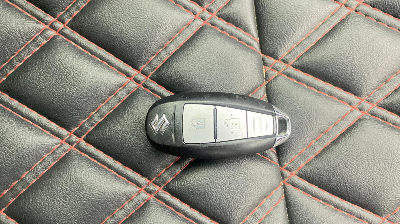 2017 Maruti Baleno ZETA PETROL 1.2, Petrol, Manual, 72,811 km, Key Close Up