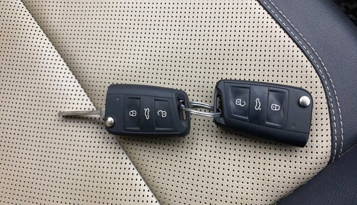 2022 Skoda SLAVIA STYLE 1.5L TSI DSG, Petrol, Automatic, 30,162 km, Key Close Up