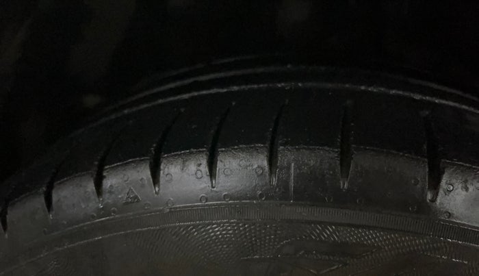 2019 Toyota Glanza G, Petrol, Manual, 54,811 km, Right Front Tyre Tread