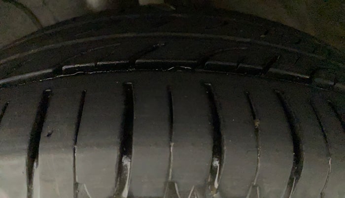 2011 Toyota Etios V, Petrol, Manual, 97,474 km, Right Rear Tyre Tread