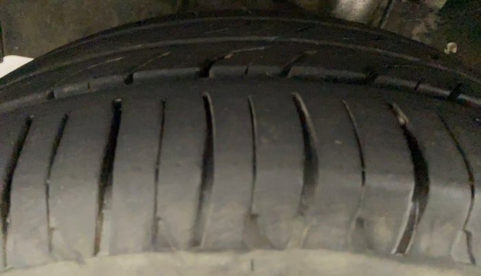 2011 Toyota Etios V, Petrol, Manual, 97,474 km, Right Front Tyre Tread