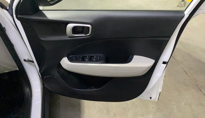 2024 Hyundai VENUE Executive 1.0 Turbo MT, Petrol, Manual, 8,305 km, Driver Side Door Panels Control