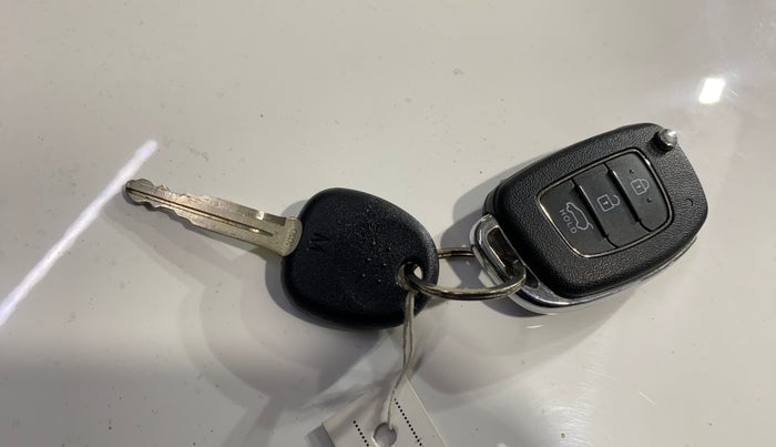 2024 Hyundai VENUE Executive 1.0 Turbo MT, Petrol, Manual, 8,305 km, Key Close Up