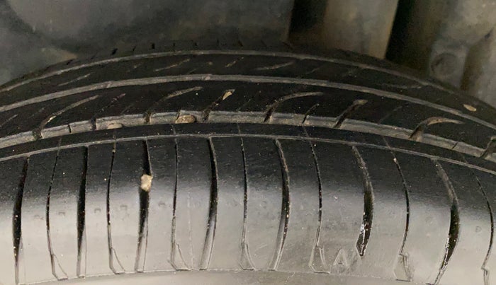 2014 Maruti Swift Dzire VXI, Petrol, Manual, 59,904 km, Left Rear Tyre Tread