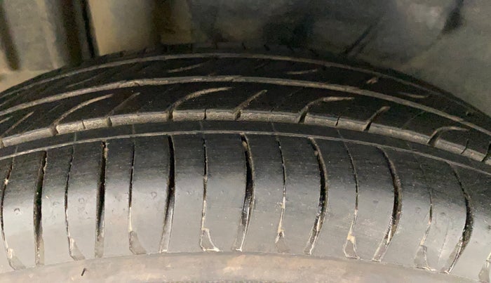 2014 Maruti Swift Dzire VXI, Petrol, Manual, 59,904 km, Right Rear Tyre Tread