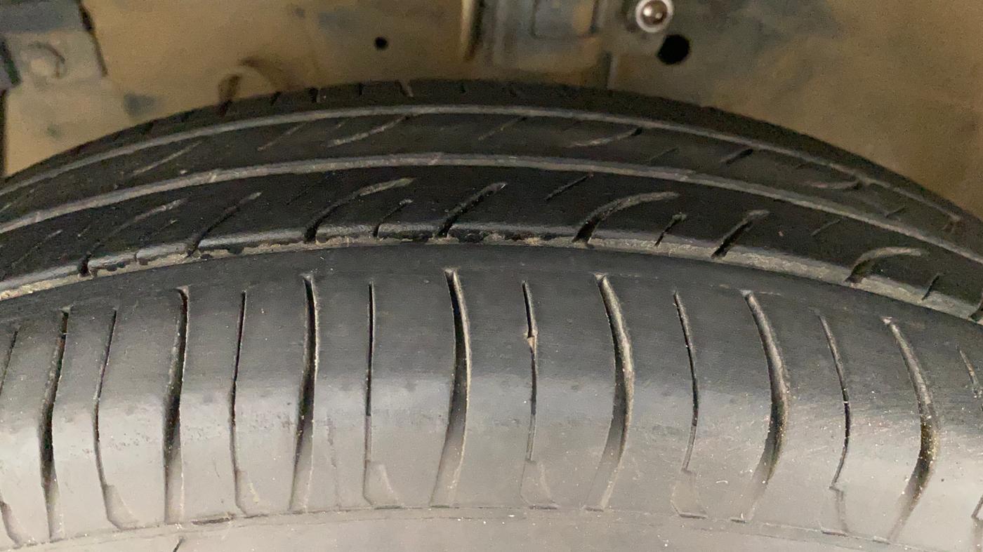 2014 Maruti Swift Dzire VXI, Petrol, Manual, 59,904 km, Left Front Tyre Tread