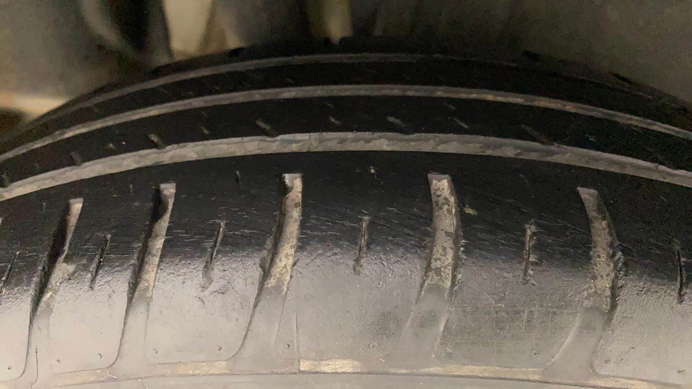 2018 Maruti Swift VXI AMT, Petrol, Automatic, 49,614 km, Right Rear Tyre Tread