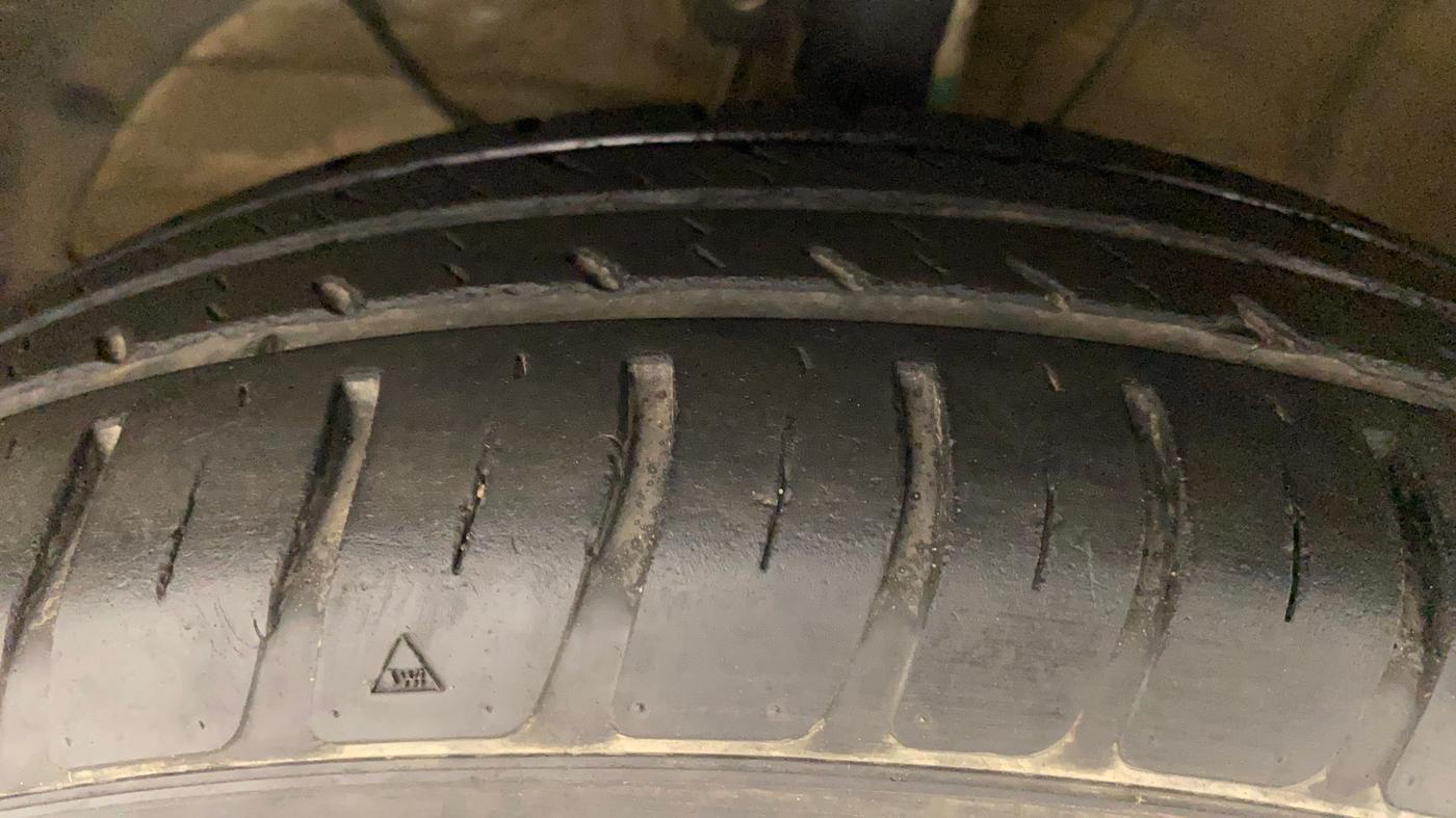 2018 Maruti Swift VXI AMT, Petrol, Automatic, 49,614 km, Left Front Tyre Tread