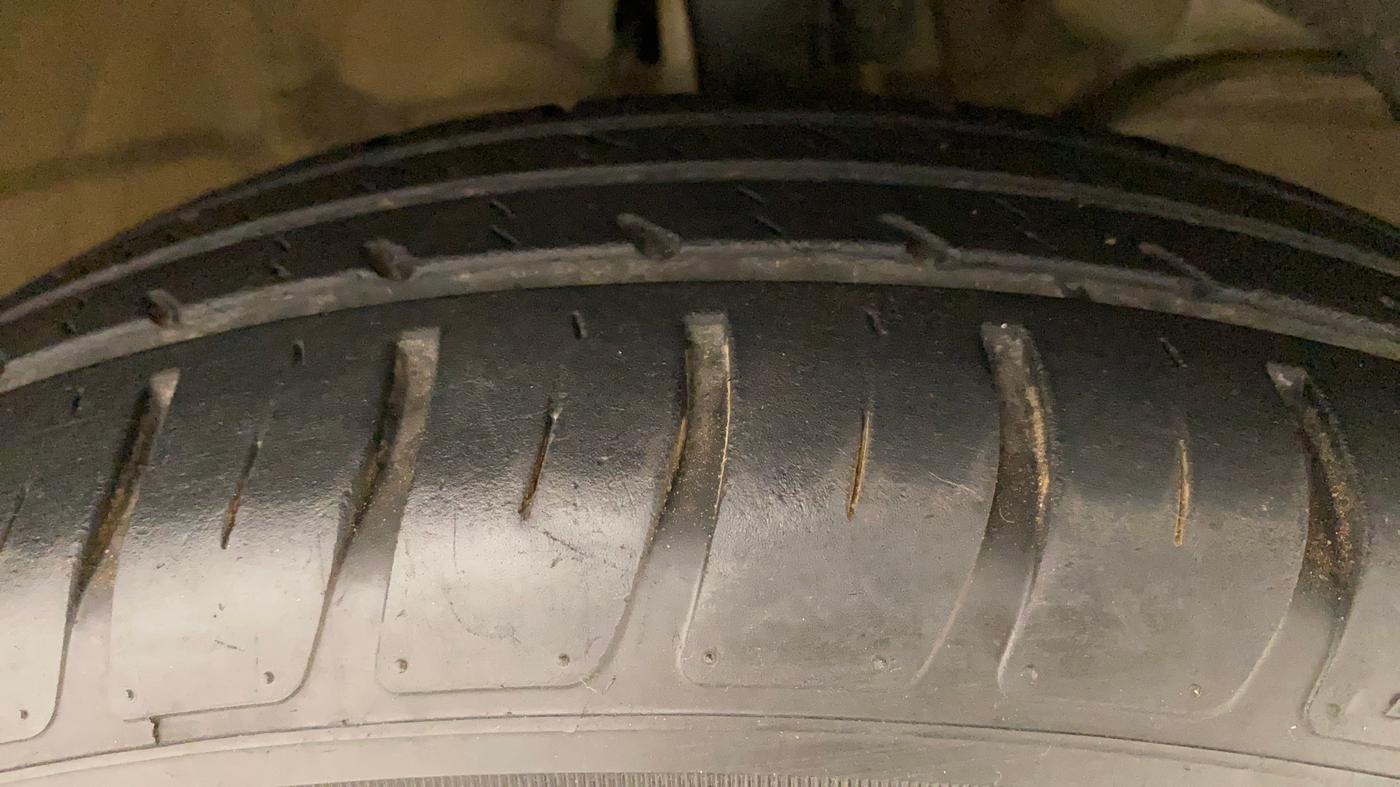 2018 Maruti Swift VXI AMT, Petrol, Automatic, 49,614 km, Right Front Tyre Tread