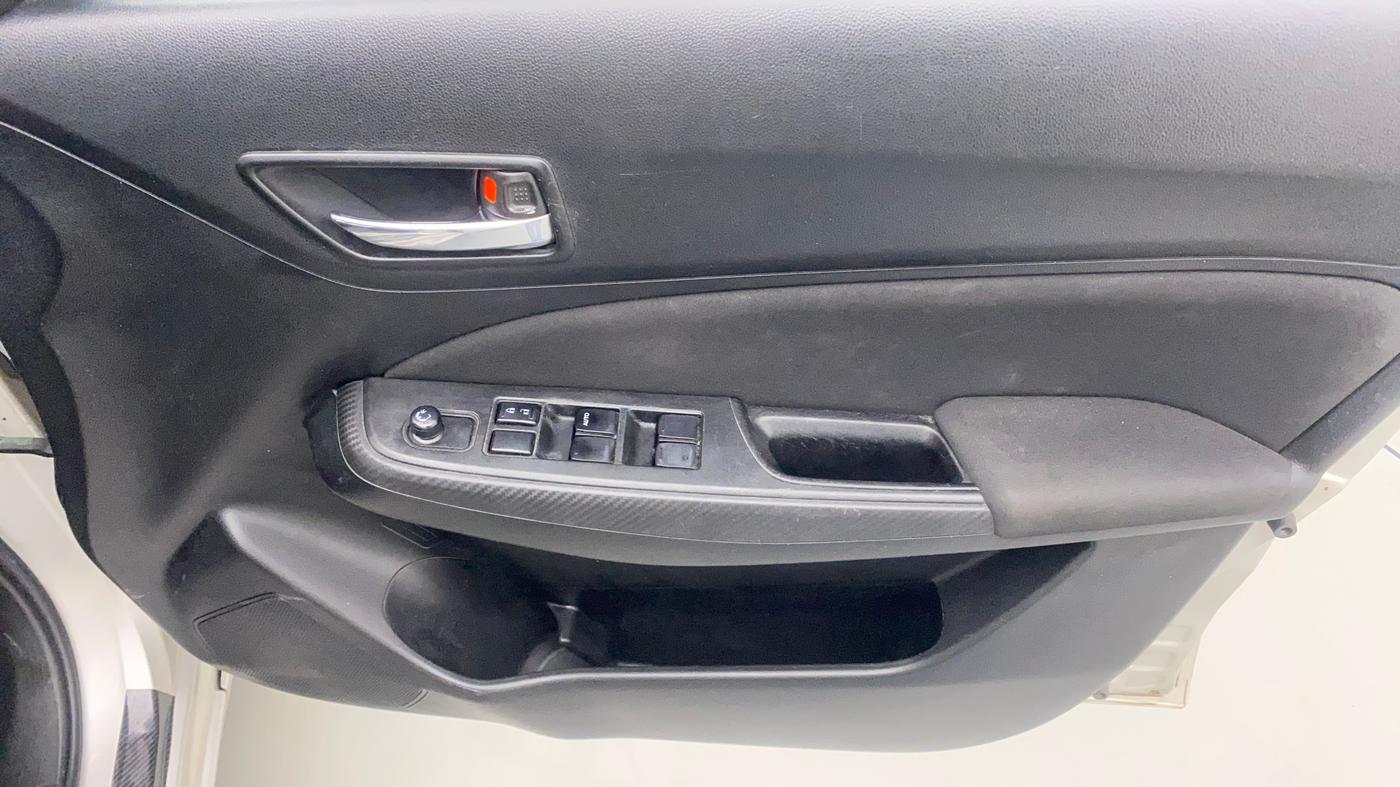 2018 Maruti Swift VXI AMT, Petrol, Automatic, 49,614 km, Driver Side Door Panels Control