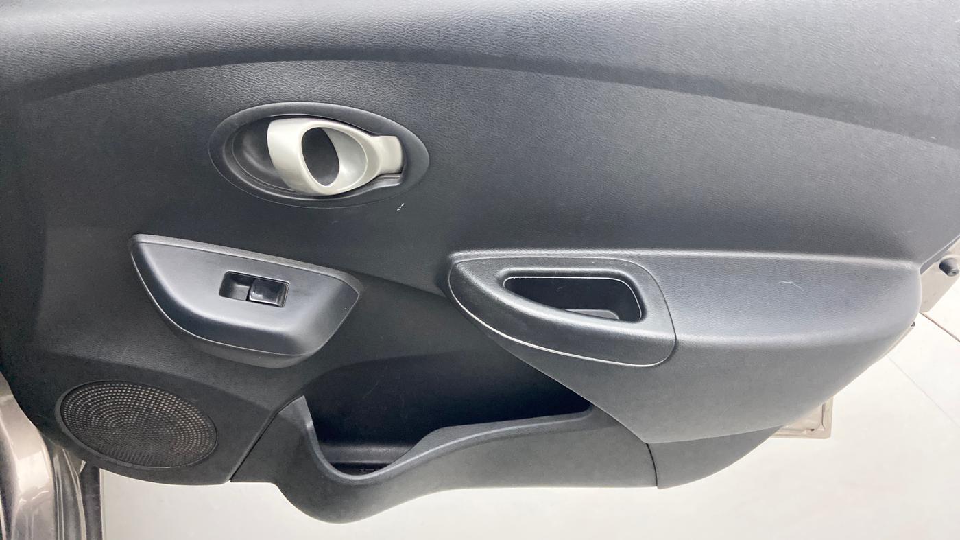 2018 Datsun Go T, Petrol, Manual, 67,527 km, Driver Side Door Panels Control