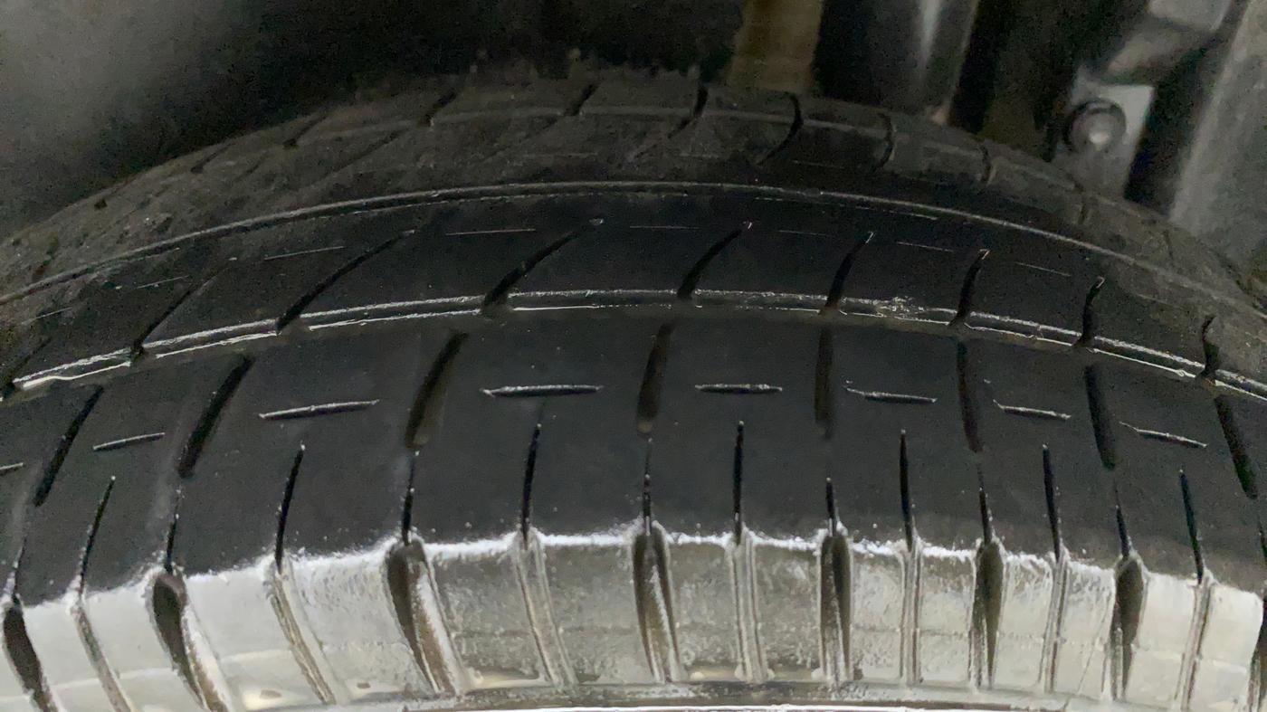 2017 Maruti Swift VXI, Petrol, Manual, 76,039 km, Left Rear Tyre Tread